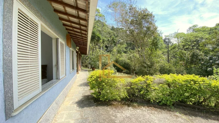 Imagem Casa linear com 4 dormitórios à venda, 156 m² - Granja Guarani - Teresópolis/RJ