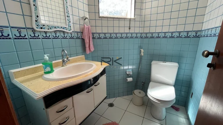Imagem CASA EM CONDOMÍNIO COM 6 SUÍTES,SALA DE ESTAR E JANTAR,SALA DE TV,30 METROS DA ORLA,3 VAGAS DE GARAGEM