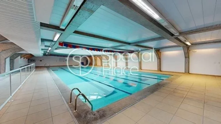 Imagem Lindo apartamento com 263m² de área privativa. São 4 dormitórios ( 4 suítes ) e 5 vagas na gara...