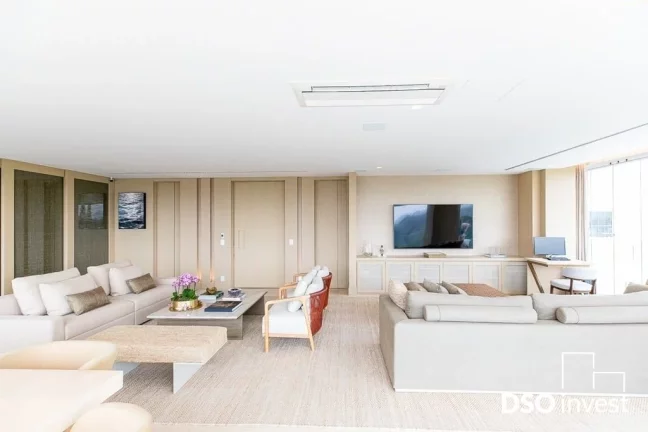Imagem Com projeto da renomada arquiteta Fernanda Negrelli, esse apartamento de 229m2 imprime de forma harm...