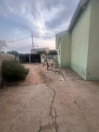 Imagem Casa Aconchegante com 3 Quartos, Edícula e Ótima Área Externa!