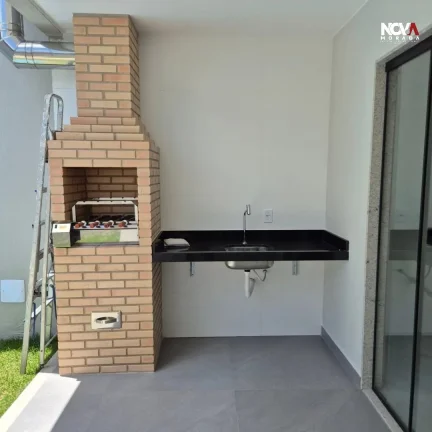 Imagem Sabe aquela casa que parece ter saído de um sonho de fim de semana perfeito? Pois é, ela existe! E...