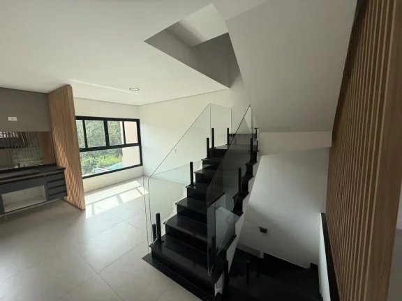Imagem Casa à Venda com Piscina e Planejada na Cozinha em Cajamar