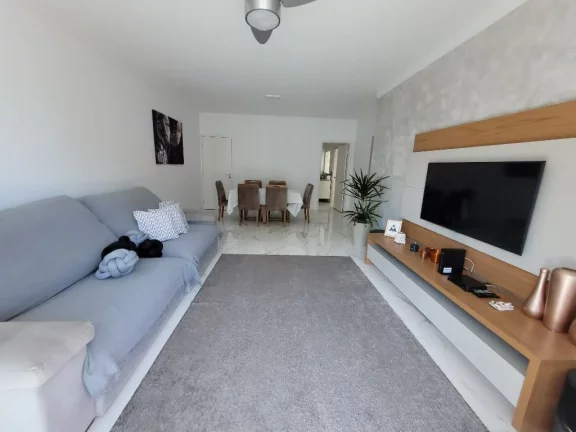 Imagem PITANGUEIRAS - UMA QUADRA PRAIA COM VISTINHA PARA O MAR, EXCELENTE APARTAMENTO TOTALMENTE REFORMADO, 108 M² ÚTEIS, GARAGEM NO PRÉDIO.