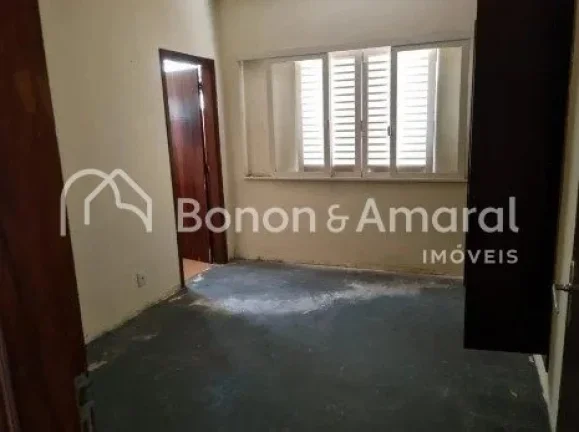 Imagem Casa no Taquaral, localizada a apenas três quadras do Supermercados Dalben, oferecendo praticidade ...