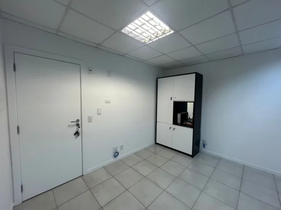 Imagem Sala Comercial para Venda em Florianópolis / SC no bairro Centro