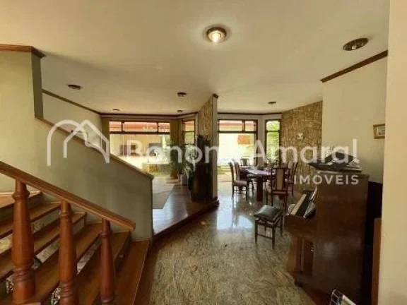 Imagem Linda casa à venda em condomínio fechado. Casa assobradada com hall de entrada, três salas grande...