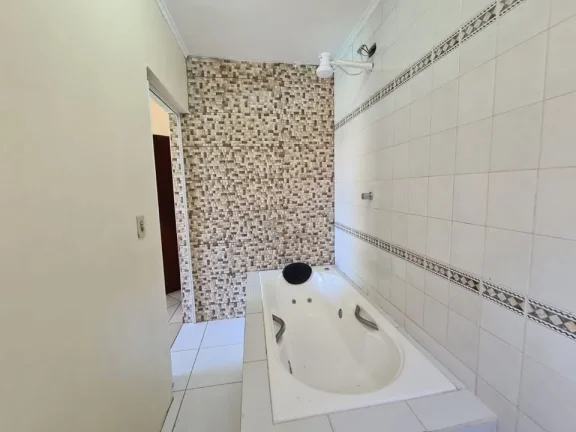 Imagem Casa para Venda em Atibaia, Jardim Paulista, 3 dormitórios, 1 suíte, 1 banheiro, 3 vagas