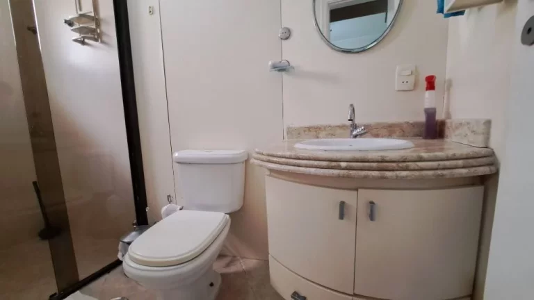 Imagem APARTAMENTO COM 3 DORMITÓRIOS, 2 VAGAS, PRÉDIO COM PISCINA E CHURRASQUEIRA.
