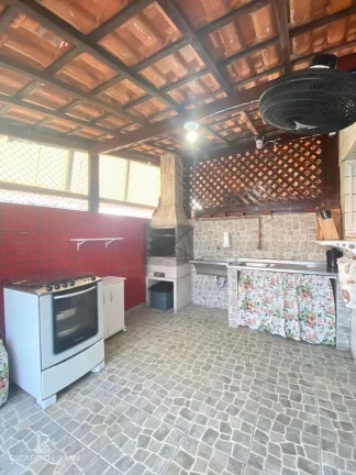 Imagem Apartamento Garden com quintal privativo localizado a 350 metros da praia do Caiçara.