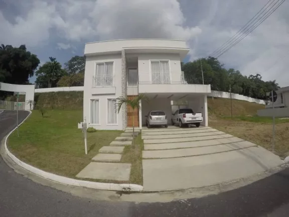 Imagem Requinte e sofisticação você encontra nessa casa , com 3 suítes uma com banheira hidromassagem, piscina, sala de cinema , localização privilegiada