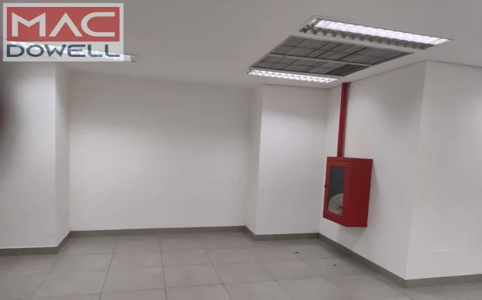 Imagem Loja linear de 428 m² em frente a Praia de Botafogo no Rio de Janeiro