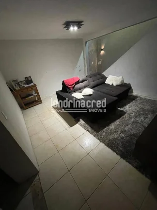Imagem Casa à Venda na Zona Norte de Londrina com Piscina, 2 Quartos, Escritório e Excelente Localização Próxima à Av. Saul Elkind
