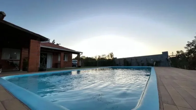 Imagem Chácara de luxo em condomínio - 4 quartos, 1 suíte, 2 salas, 3 banheiros, 10 vagas - Araçoiaba da Serra-SP´.