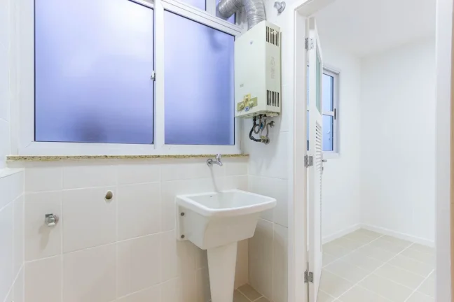 Imagem Apartamento Copacabana - 99M², 2 Dorms, 1 Suíte, 2 Vagas Demarcadas, Varanda, Piscina, Quadra, Salão de Festas e Jogos, Piscina, Academia, Playground.