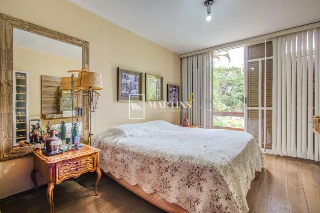 Imagem Excelente oportunidade para adquirir uma casa no Laogo Sul, em Brasília. Localizada na QL 4 Conjunt...