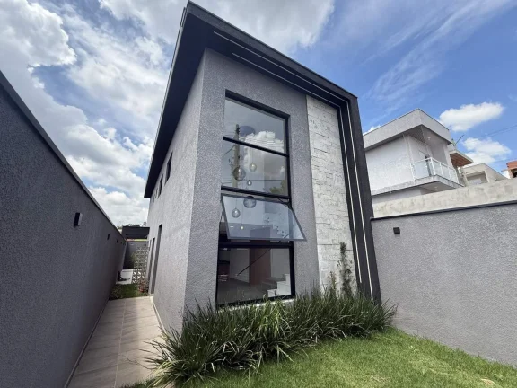 Casa Semi Mobiliada à Venda com Piscina e Suíte Nova Jaguarí