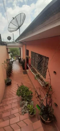 Imagem Imperdível oportunidade: Casa à venda no Centro de Franco da Rocha-SP, com 4 quartos, 1 suíte, 2 salas e mais!