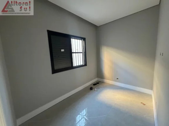 Imagem Casa à venda em Praia Grande-SP, bairro Aviação, 3 quartos, 1 suíte, 1 sala, 2 banheiros, 1 vaga, 175m²