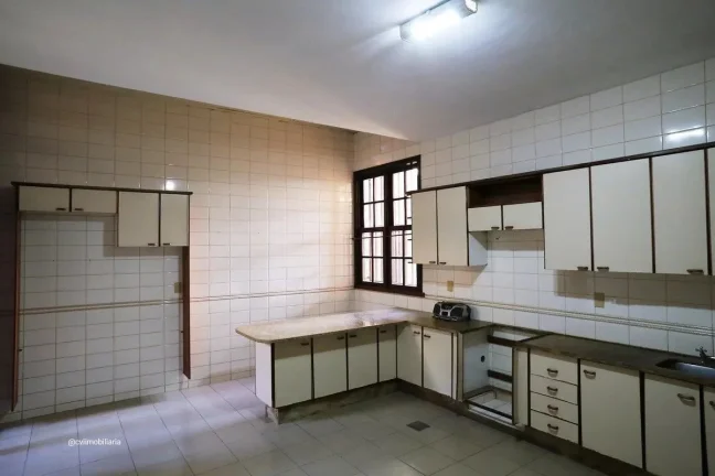 Imagem Casa com aproximadamente 200m² em um lote de 360m² de área, ideal para quem busca espaço, confor...