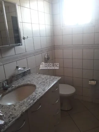 Imagem Apartamento de 2 dormitórios à venda no Condomínio Edifício Cerradão, bairro Mercês, em Uberaba - Completo e pronto para morar!