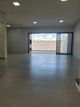Imagem Casa de Luxo no Condomínio Parque Ibiti Reserva em Sorocaba-SP: 3 Quartos, 1 Suíte, 2 Salas, 3 Banheiros, 2 Vagas de Garagem - 218m².