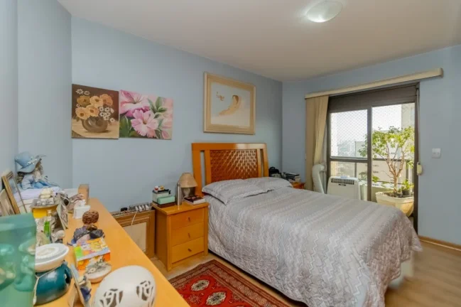 Imagem Apartamento Perdizes - 170M², 4 Dorms, 2 Suítes, 3 Salas, 3 Vagas Demarcadas, Face Norte, Varanda, Armários, Depósito, Hidromassagem, Piscina.
