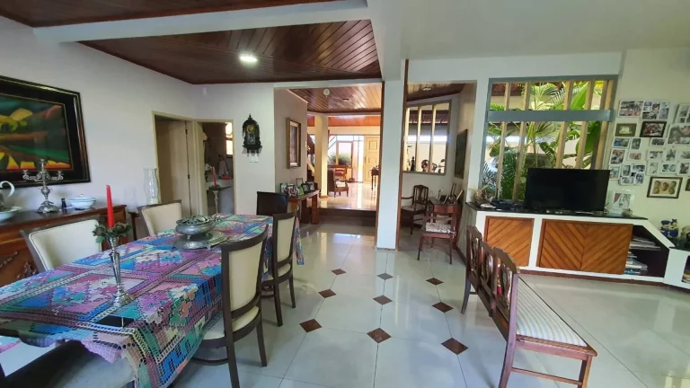 Imagem Casa à venda no Bairro Grageru - Espaçosa e Arejada | Imóvel em Destaque!