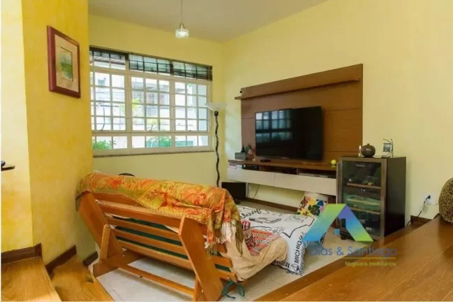 Imagem Linda casa à venda com 262m², próximo ao metrô Praça da Arvore e Saúde.