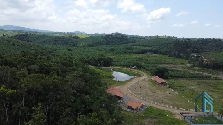 Imagem Sítio/Chácara (Estuda permuta) a venda com casa em Balneário Piçarras SC