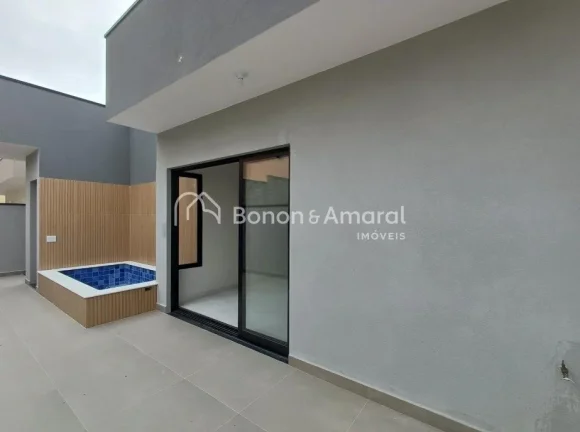 Imagem Linda casa à venda no Condomínio Portal do Jequitibá em Valinhos. 

Este sobrado conta com 3 suí...