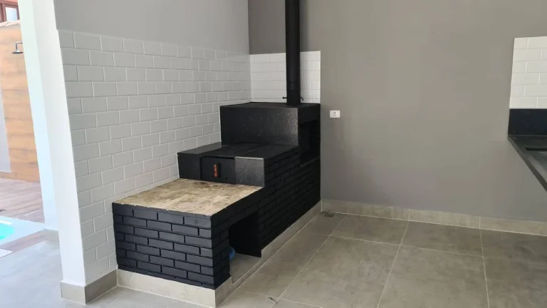 Imagem Casa 4 Dormitórios sendo 1 com closet 4 vagas - Piscina