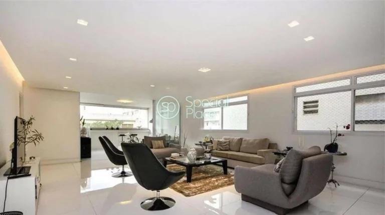 Imagem São incríveis 330m2 de área útil, 3 dormitórios ( 2 suítes ) e 3 vagas na garagem. Living ampl...