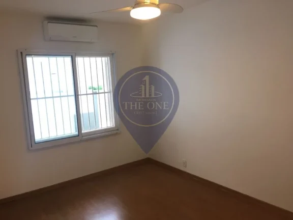 Imagem Aluguel de Casa no Itaim Bibi: 3 quartos, 1 suíte, 2 salas, 2 banheiros, 2 vagas de garagem, 150 m² - São Paulo-SP
