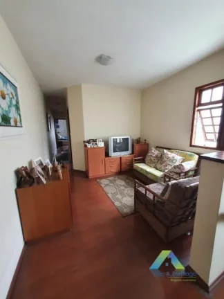 Imagem Lindo sobrado 177 metros, com excelente localização 3 dormitórios, 3 vagas, quintal espaço gourmet com ótimo valor !,