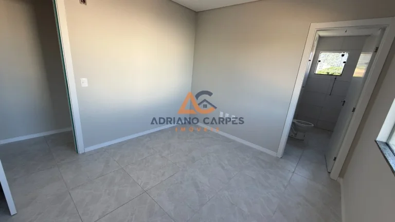 Imagem Apartamento NOVO de dois dormitórios, sendo uma suíte, sacada com churrasqueira e uma vaga de garagem no bairro de Gravatá, em Navegantes -