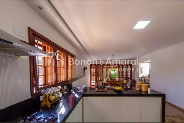 Imagem Casa excelente, com 6 quartos, todos são suítes, 8 banheiros, com elevador, 5 pontos de ar condici...
