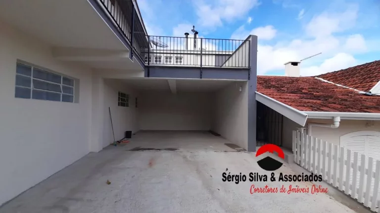 Imagem Casa a Venda na Região de Vila Abernessia, em Campos do Jordão - SP.