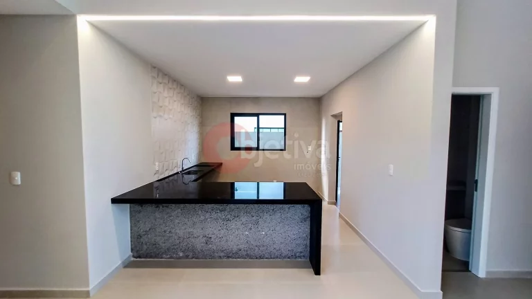 Imagem Casa nova em condomínio com acabamento fino a venda em São Pedro da Aldeia.