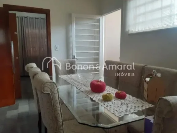 Imagem Casa incrível com acabamento de alta qualidade, situada em uma localização privilegiada. Conta co...