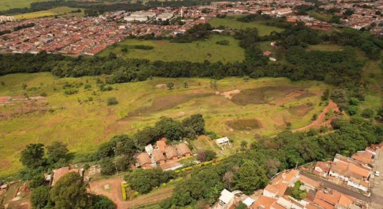 Imagem Vende uma area Residencial/comercial de 96.800 mil mts no Municipio de Tatui