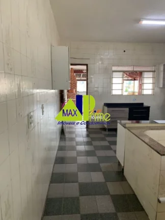 Imagem Imperdível! Casa à venda em São Paulo-SP, no Jardim Laone, com 3 quartos, 2 suítes, 2 salas, 4 banheiros, 4 vagas de garagem, 557m².
