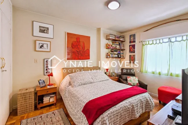 Imagem Imperdível Apartamento à venda no Itaim Bibi, São Paulo-SP: 3 quartos, 1 suíte, 2 banheiros, 1 vaga de garagem, 160m² de área.