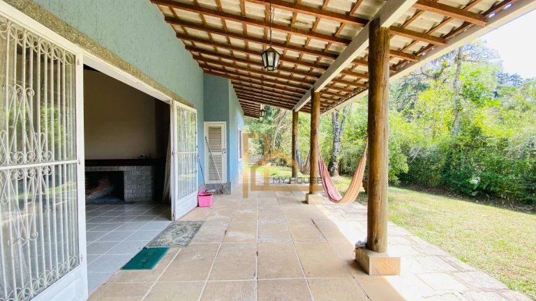 Imagem Casa linear com 4 dormitórios à venda, 156 m² - Granja Guarani - Teresópolis/RJ