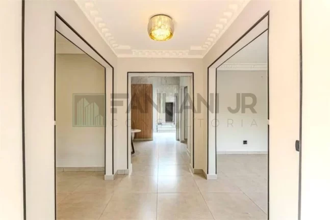 Imagem Casa Comercial para Locação em Jardim Paulista, São Paulo-SP: 8 Salas, 4 Banheiros, 10 Vagas de Garagem, 550 m² de Área.