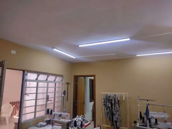 Imagem Casa com 250m2 com 2 vagas , edícula , quintal enorme e lavanderia