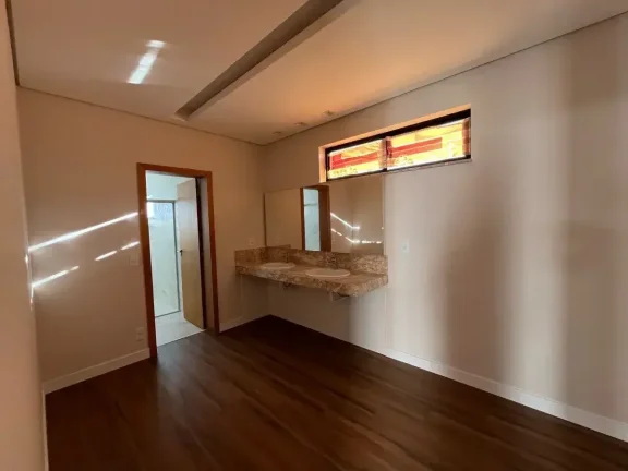 Imagem Casa Nova de Alto Padrão à Venda em Condomínio Tranquilo