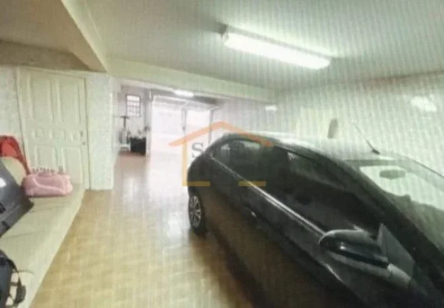 Imagem Sobrado mobiliado, com aproximadamente 298m², 5 dormitórios, sendo 2 suites, uma na parte superior...