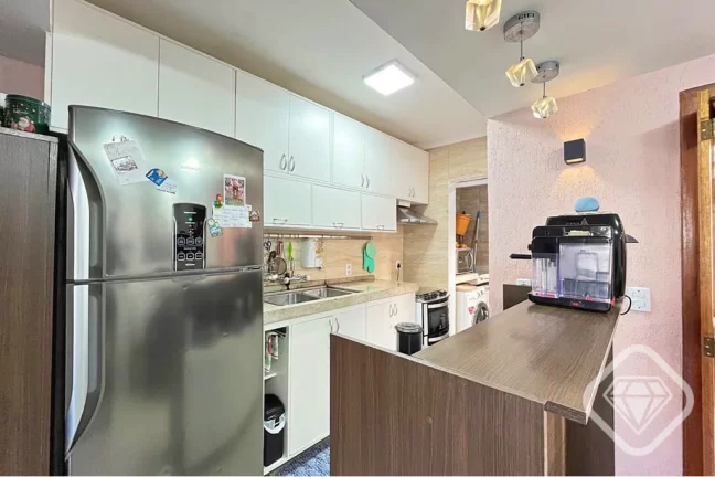 Imagem Casa com 3 dormitórios, suíte, sótão e áreas de convivência integradas no Bairro Tristeza

Um ...