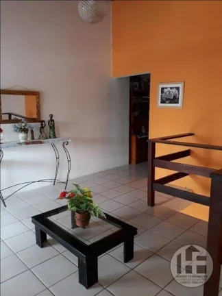 Imagem Casa de dois pavimentos, 360m, com 4 quartos, localizada em Campo Grande, Recife - Pernambuco.